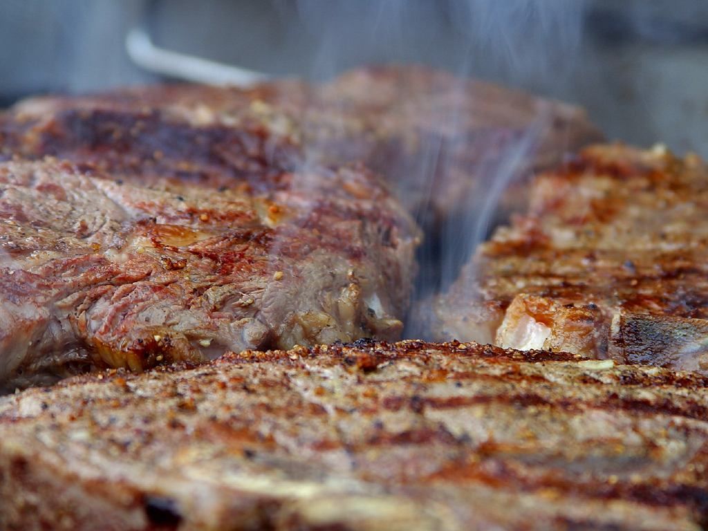 The Butcher’s Secret: Why Professional Chefs Swear by This Steak Thickness Rule