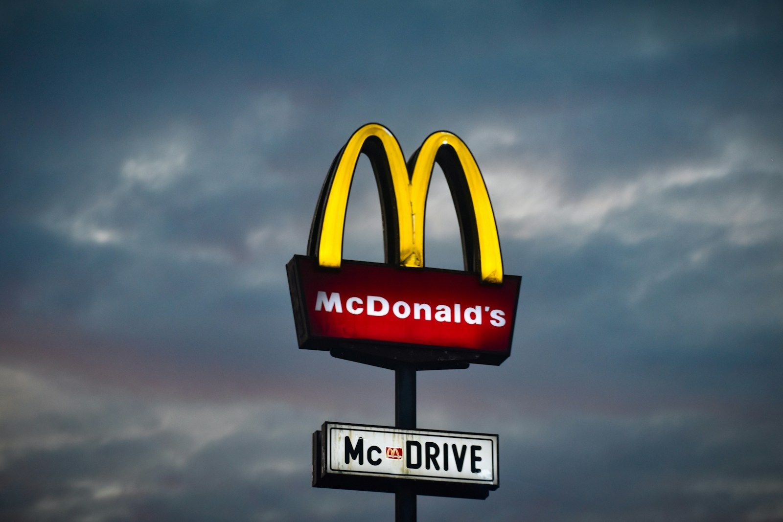 McDonald’s McValue Strategy Under Scrutiny: The Evolution of Dollar Menus Amidst Inflation and Customer Discontent